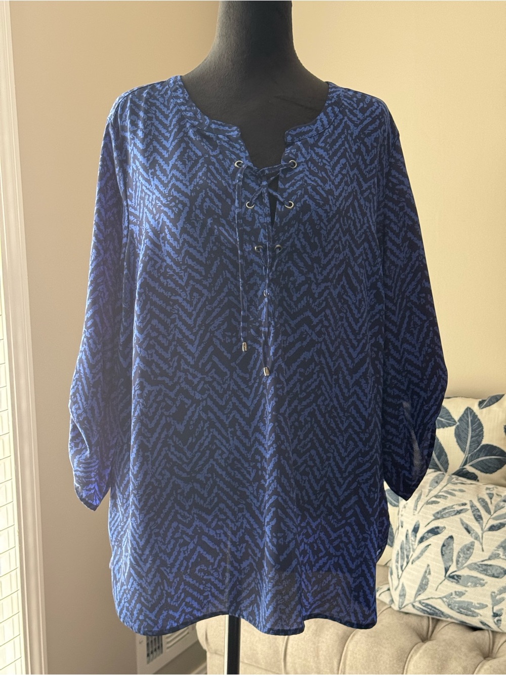 Faded Glory Blue Patterned Lace-Up V-Neck Blouse